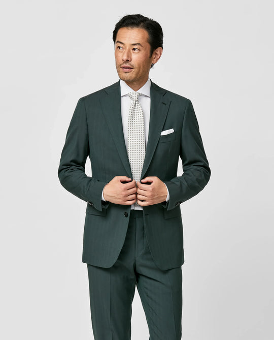 Seasonal Suit Styling: Adapting to Weather Changes