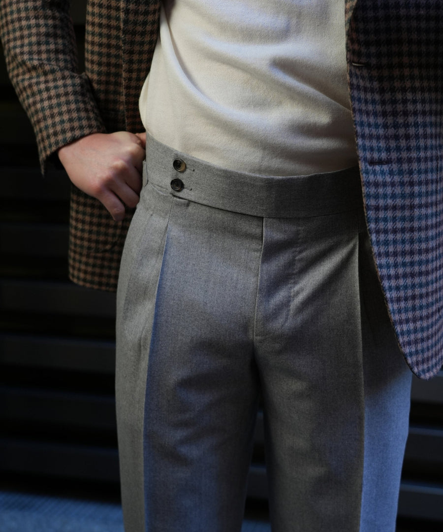 Tailored trouser waistband detail